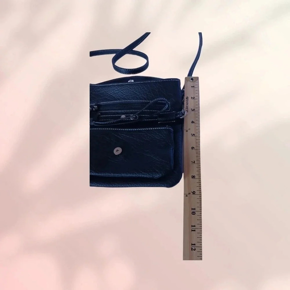 -Nine West tunnel fold over crossbody bag black - Picture 8 of 10